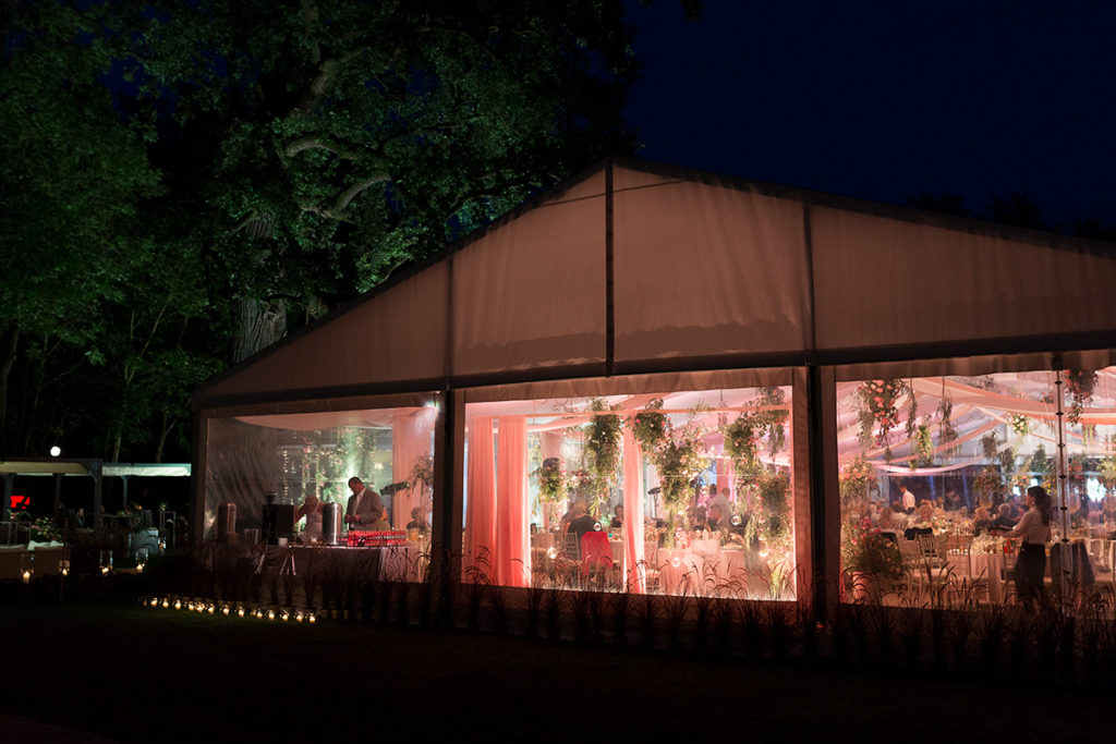 namiot jako idealne miejsca weselne