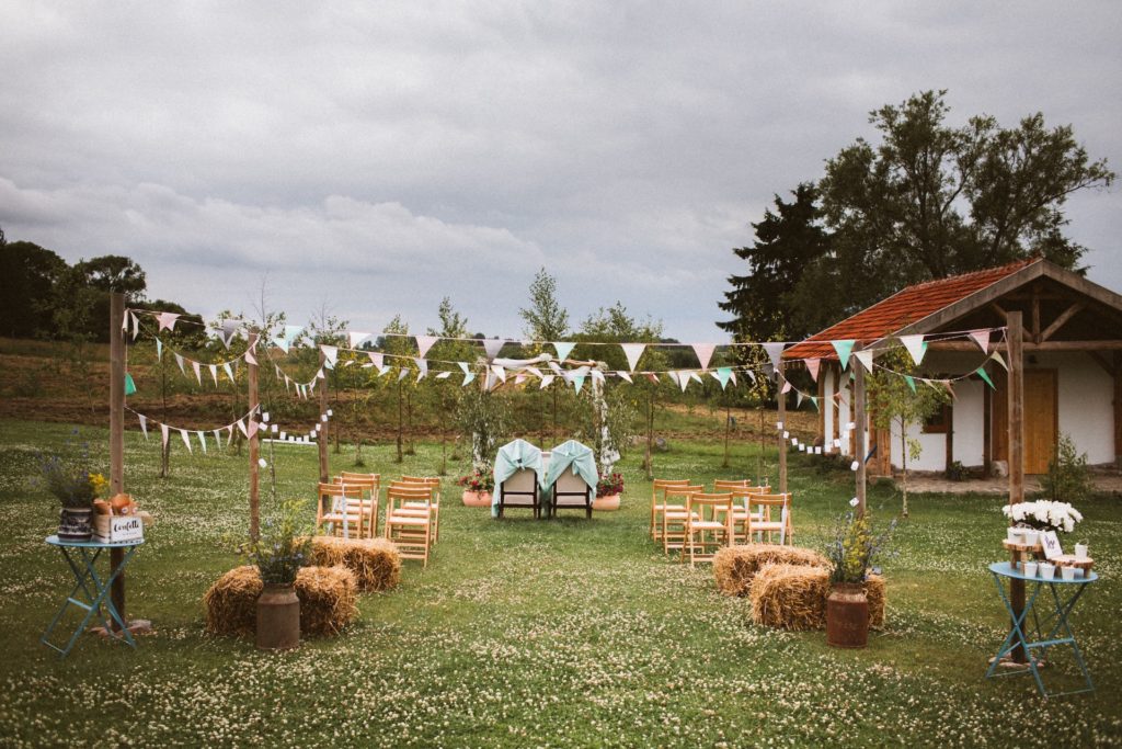 reportaż ślubny rustykalny ołtarz weselny